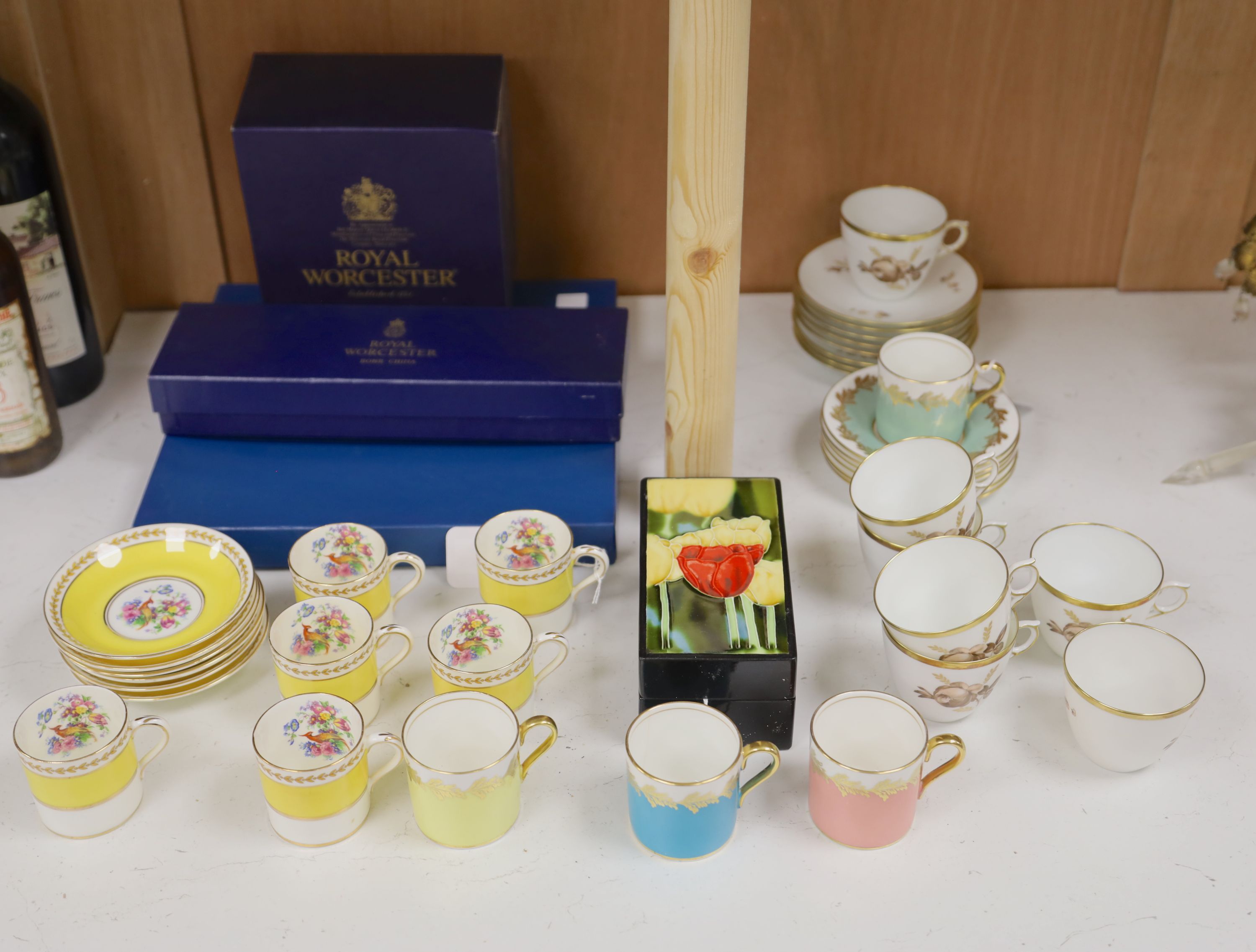 A group of mixed ceramics, including a Wedgwood white-glazed strawberry set,
